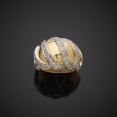Bague bombée en or jaune et gris 750 millièmes,...