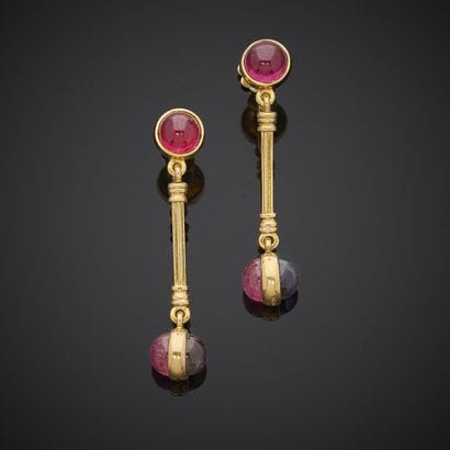 BULGARI.
Paire de pendants d'oreille en or...