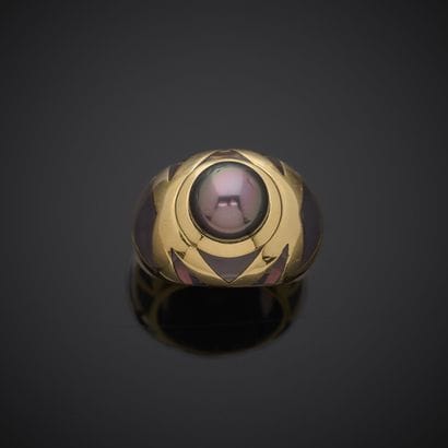 Bague dôme en or jaune 750 millièmes, présentant...