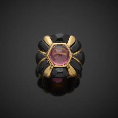 Bague en or jaune 750 millièmes, ornée en...