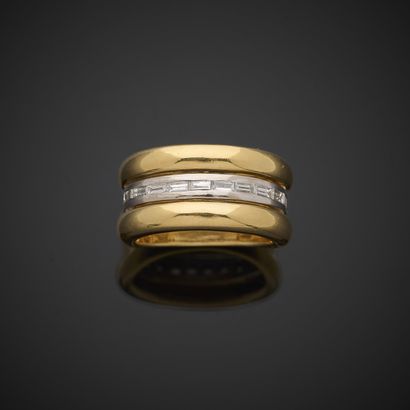 POIRAY.
Bague en or jaune et gris 750 millièmes,...