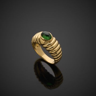 Bague en or jaune 750 millièmes, présentant...