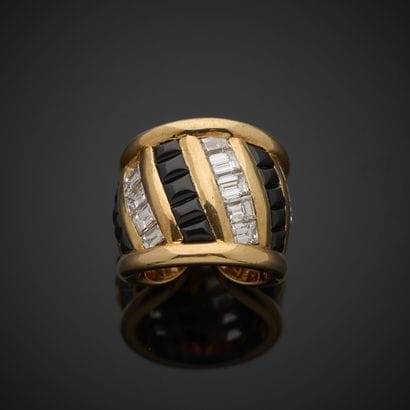 VERNEY.
Bague bandeau en or jaune 750 millièmes,...