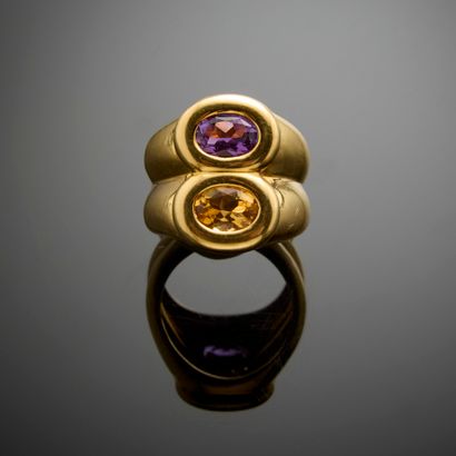 Large bague en or jaune 750 millièmes, présentant...