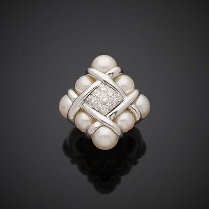 Bague en or gris 750 millièmes, le chaton...
