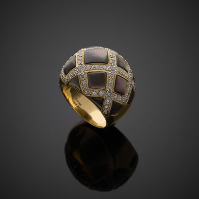 Bague dôme en or jaune 750 millièmes, à décor...