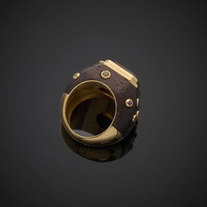 CHRISTINE ESCHER.
Importante bague dôme en...