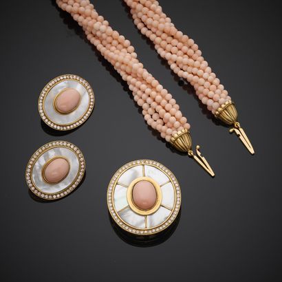 Parure composée d'un collier et d'une paire...