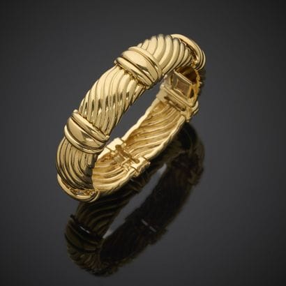 O.J. PERRIN.
Bracelet articulé en or jaune...