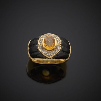 Bague bombée en or jaune 750 millièmes, présentant...