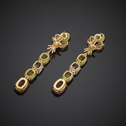 Paire de pendants d'oreille en or jaune 750...