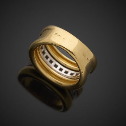 POIRAY.
Bague en or jaune et gris 750 millièmes,...