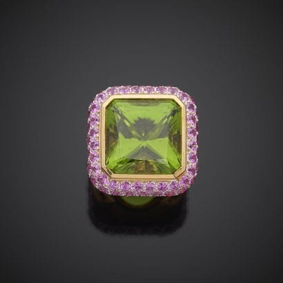 O.J. PERRIN.
Importante bague de cocktail...