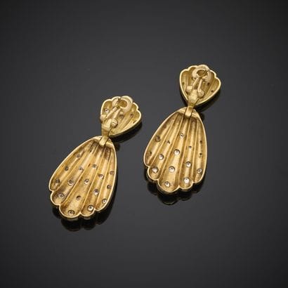 Paire de pendants d'oreille en or jaune 750...
