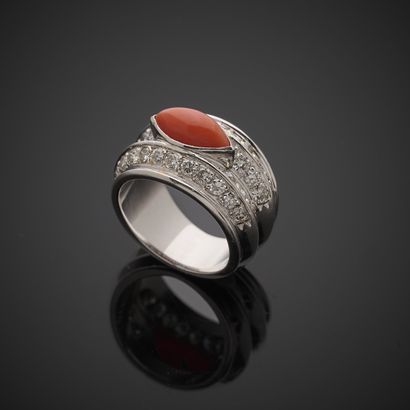 Bague en or gris 750 millièmes, formée de...