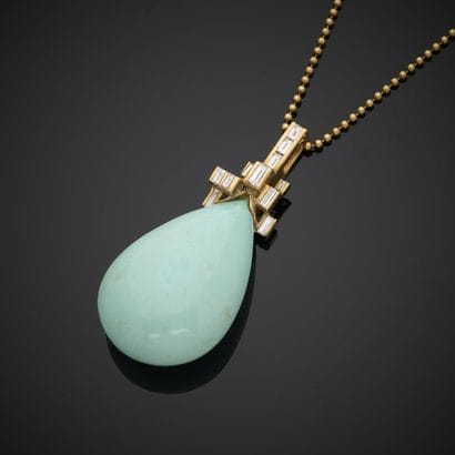 Collier composé d'un pendentif en or jaune...