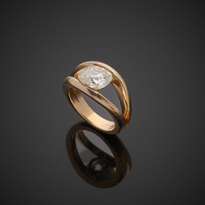 Bague en or rose 750 millièmes, présentant...
