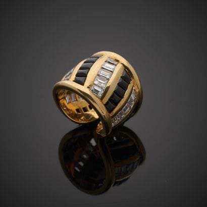 VERNEY.
Bague bandeau en or jaune 750 millièmes,...