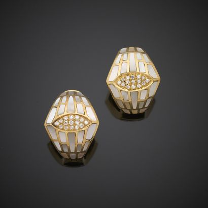 Paire de boutons d'oreille en or jaune 750...