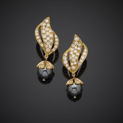 MECAN ELDE.
Paire de pendants d'oreille en...