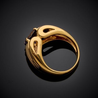 Ring in yellow gold 750 thousandths, presenting...