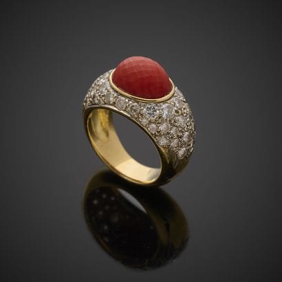 Bague bombée en or jaune 750 millièmes, sertie...