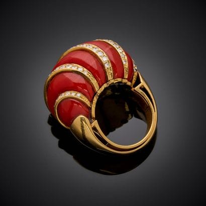 Bague en or jaune 750 millièmes, présentant...