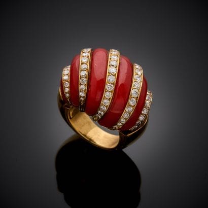 Bague en or jaune 750 millièmes, présentant...