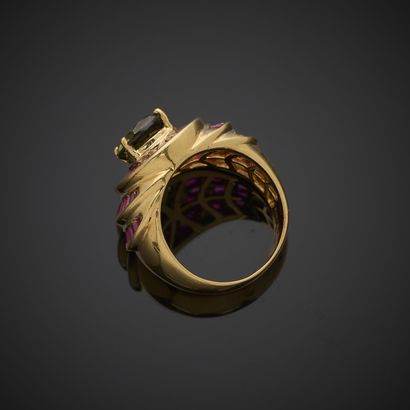 Bague en or jaune 750 millièmes, présentant...