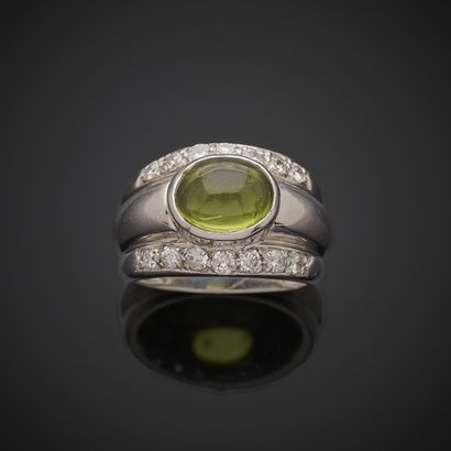 Bague en or gris 750 millièmes, le chaton...