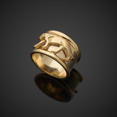 In the CARTIER taste.
Band ring in 750-thousandths...