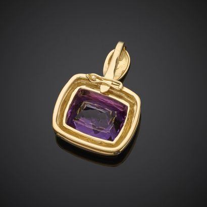 Pendentif en or jaune 750 millièmes, présentant...