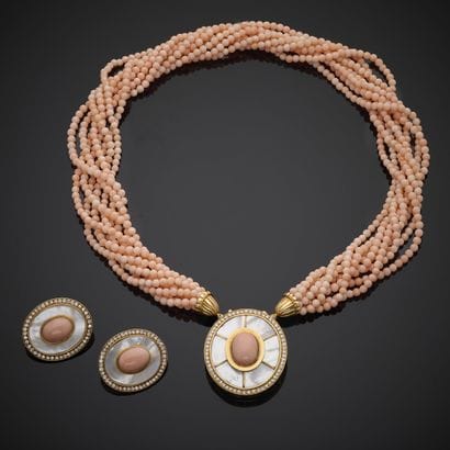 Parure composée d'un collier et d'une paire...