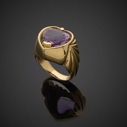 Bague en or jaune 750 millièmes, sertie d'une...
