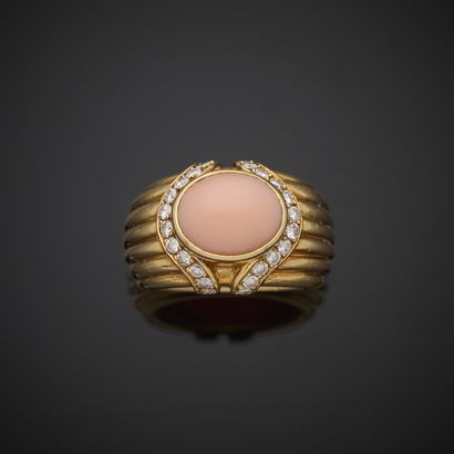 Bague en or jaune 750 millièmes, présentant...