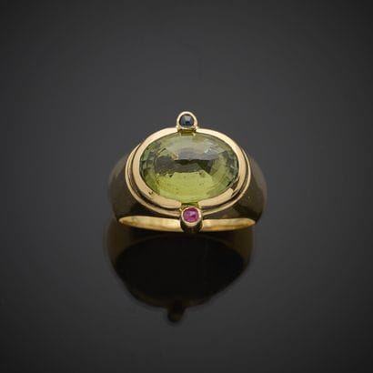 Bague en or jaune 750 millièmes, présentant...