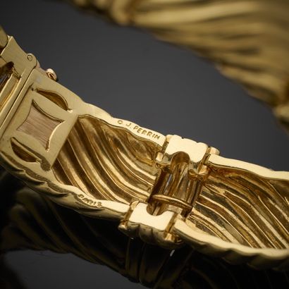 O.J. PERRIN.
Bracelet articulé en or jaune...