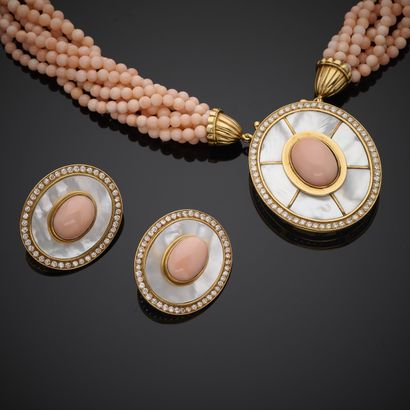 Parure composée d'un collier et d'une paire...