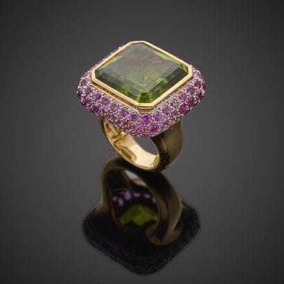 O.J. PERRIN.
Importante bague de cocktail...