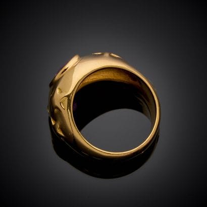 Bague en or jaune 750 millièmes, sertie d'un...