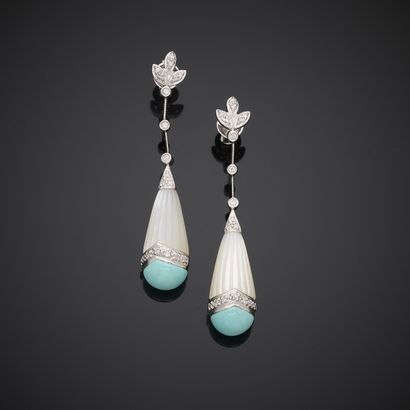 Paire de pendants d'oreille articulés en...