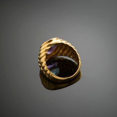 Bague en or jaune 750 millièmes, sertie d'une...