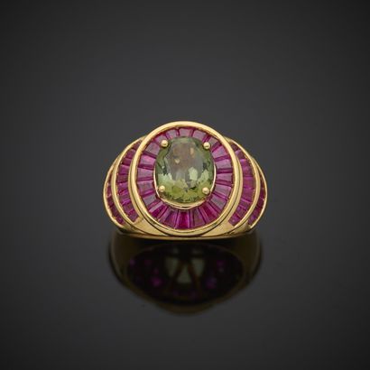 Bague en or jaune 750 millièmes, présentant...
