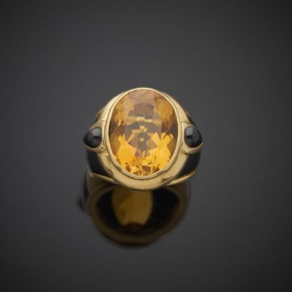 Dans le goût de BULGARI. 
Bague en or jaune...