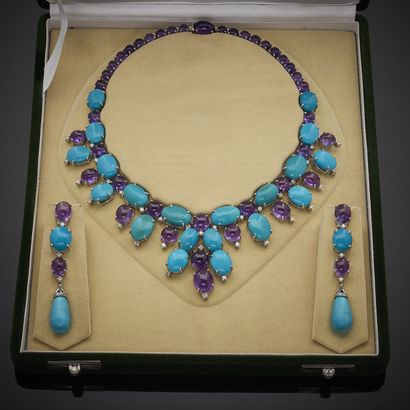 Importante parure composée d'un collier draperie...