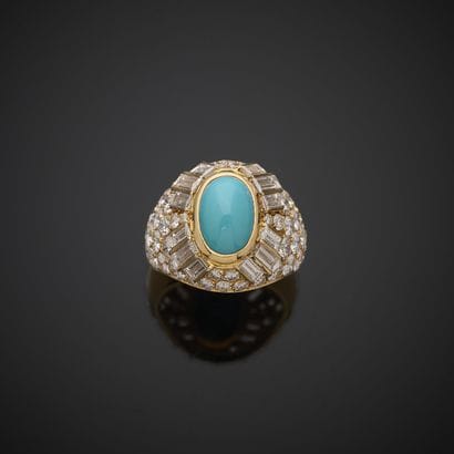 Bague dôme en or jaune 750 millièmes, présentant...