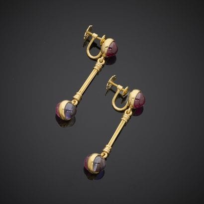 BULGARI.
Paire de pendants d'oreille en or...