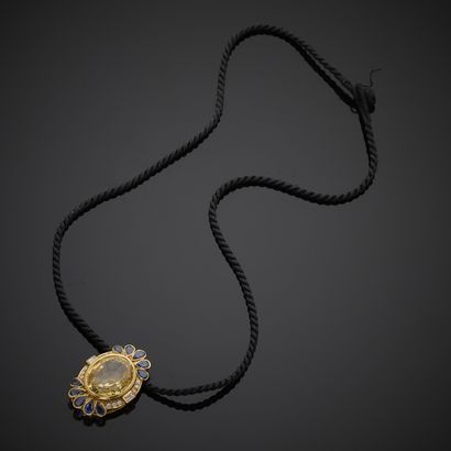 Pendant in 750 thousandths yellow gold, set...