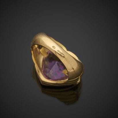 REPOSSI.
Bague en or jaune 750 millièmes,...