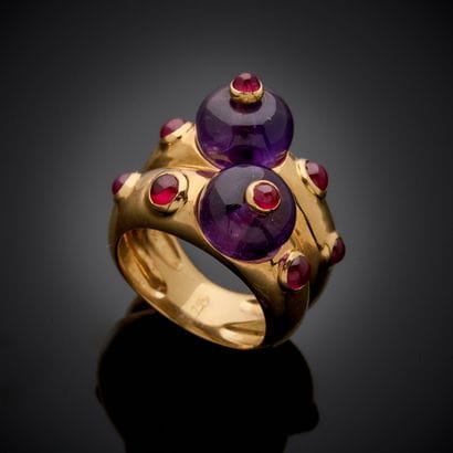 Bague en or jaune 750 millièmes, formée de...
